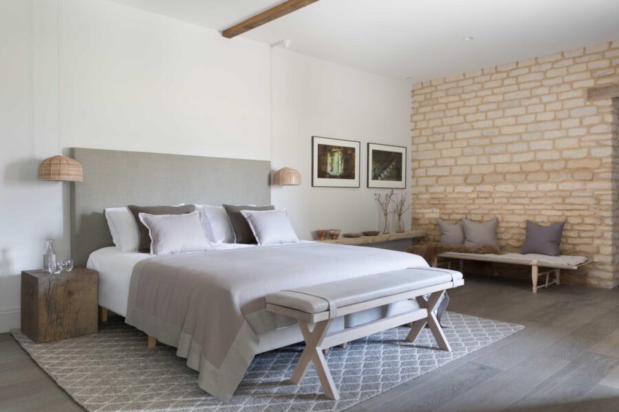 Cart Shed super king bedroom & bench barn conversion