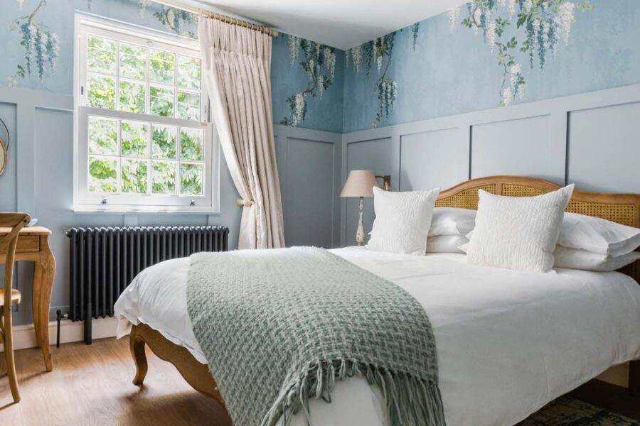 Fox Hollow Cottage Windsor Great Park Surrey bedroom