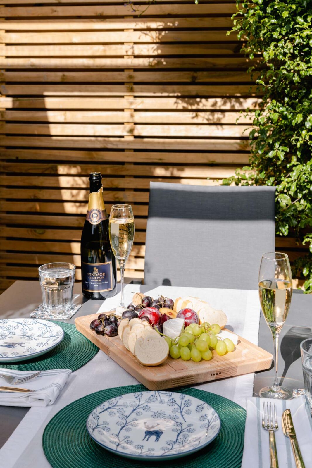 Fox Hollow Cottage Windsor Great Park garden outdoor dining