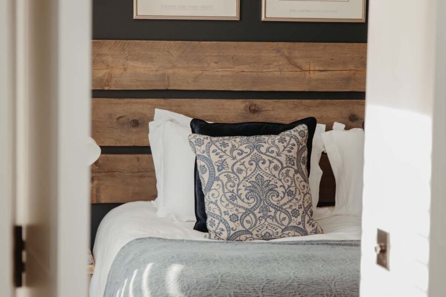 Bedroom with smart furnishings and wood cladding