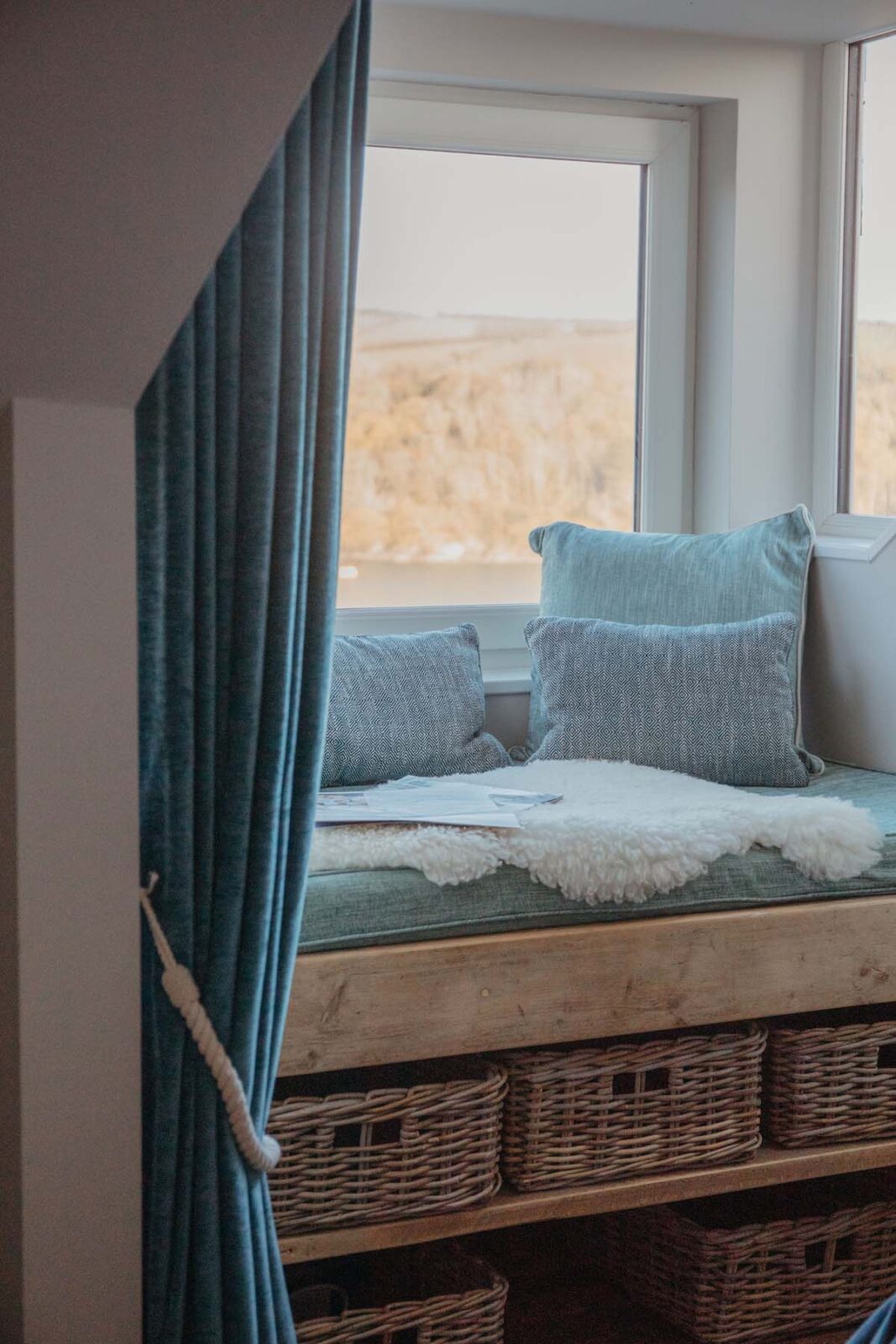 Window seating with cushions