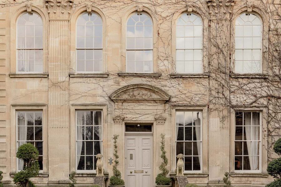 Grand house in THE COTSWOLDS