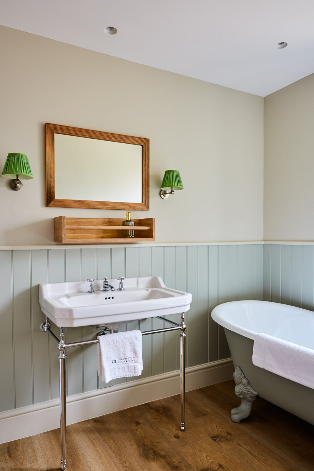 bathroom with bathtub